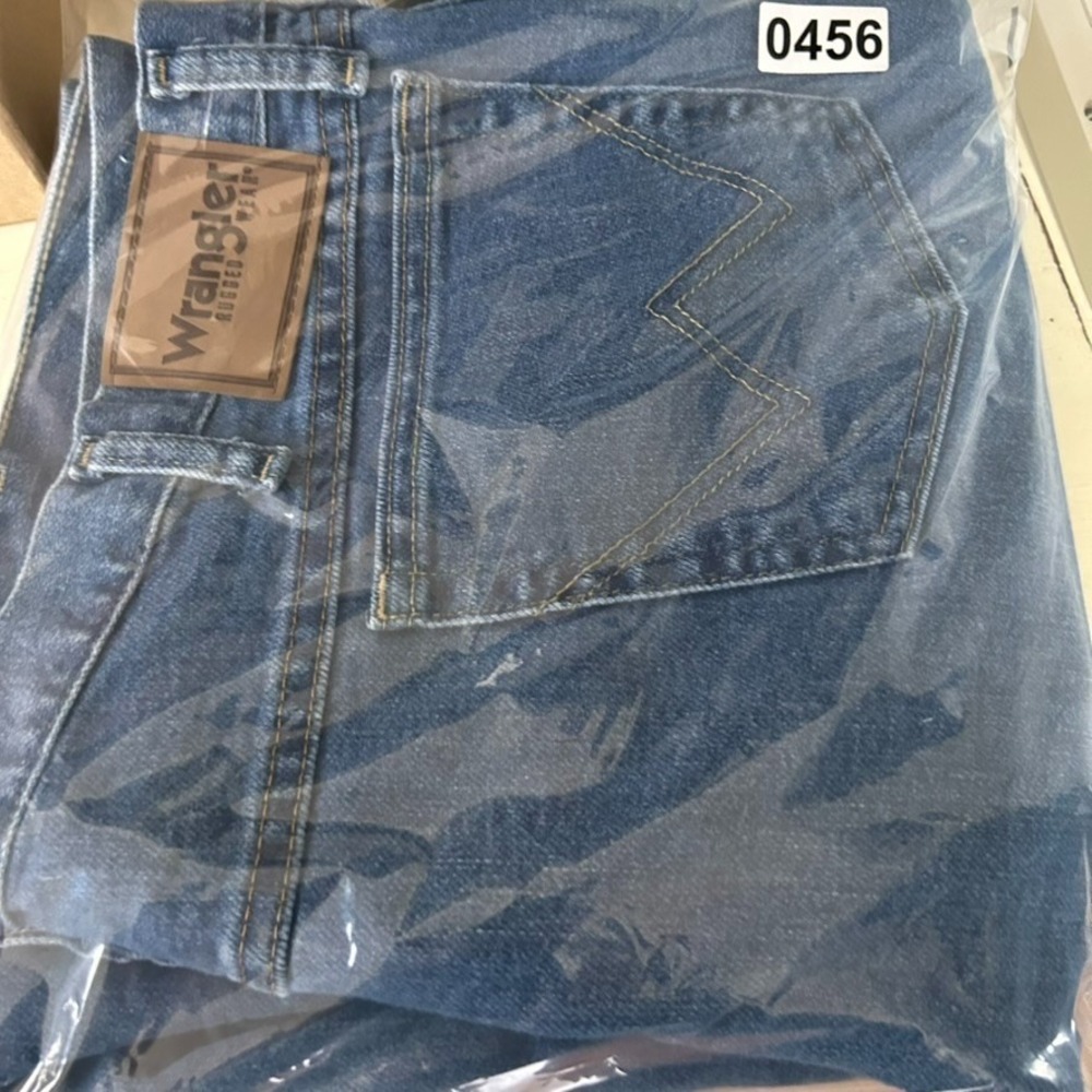 Wrangler Rugged Wear Jeans Mens 44x32 Blue Medium Wash Straight Denim Cowboy - Picture 12 of 12